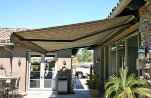 awning gulung restoran